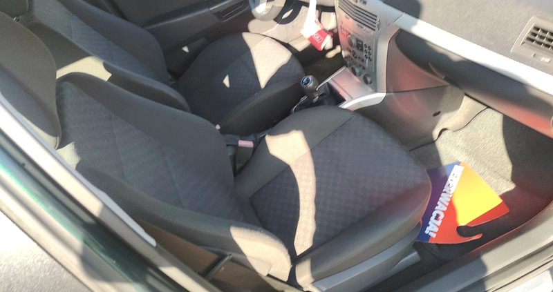 Opel Astra cena 9999 przebieg: 205000, rok produkcji 2005 z Gąbin małe 781